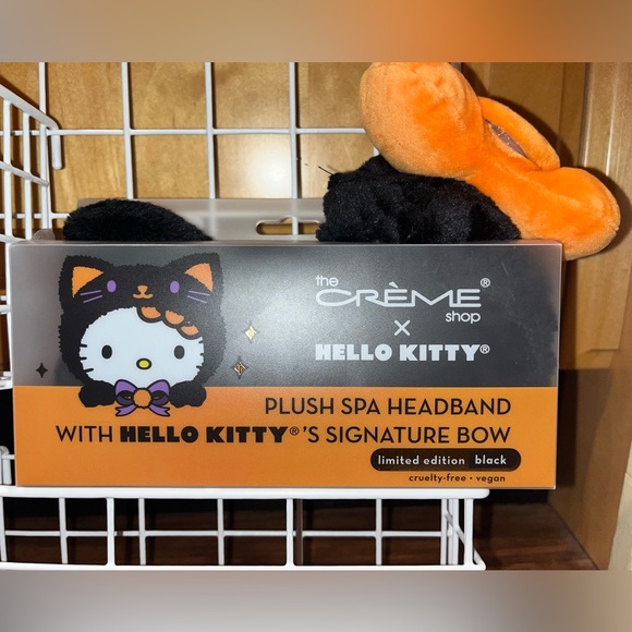 Hello Kitty x The Creme shop Halloween Limited edition spa headband NIB NWT NEW - Picture 3 of 3